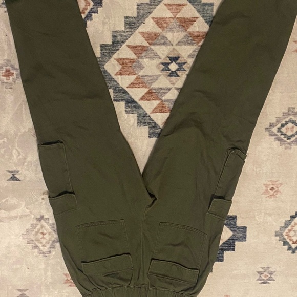 FOREVER 21 Olive Green Cargo Pants NWOT Size M - Picture 6 of 6